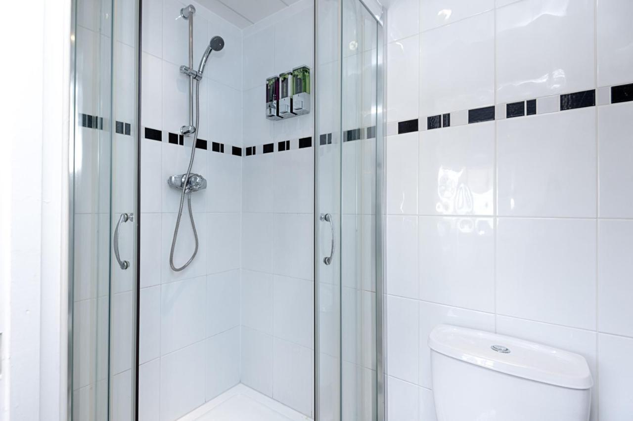 Parking, Garden, En-Suite & Tv'S In All Rooms, Large Living Space Swansea Exterior photo
