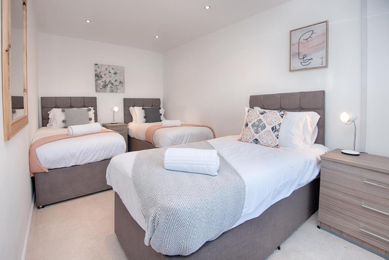 Parking, Garden, En-Suite & Tv'S In All Rooms, Large Living Space Swansea Exterior photo