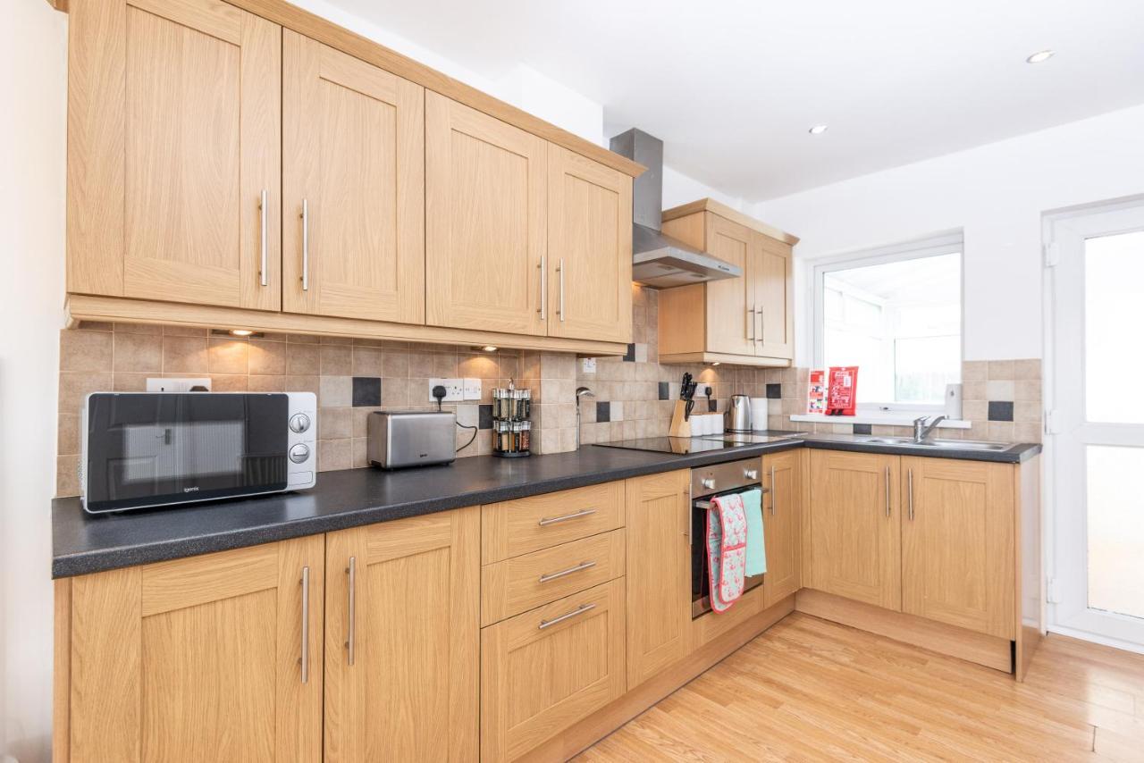 Parking, Garden, En-Suite & Tv'S In All Rooms, Large Living Space Swansea Exterior photo