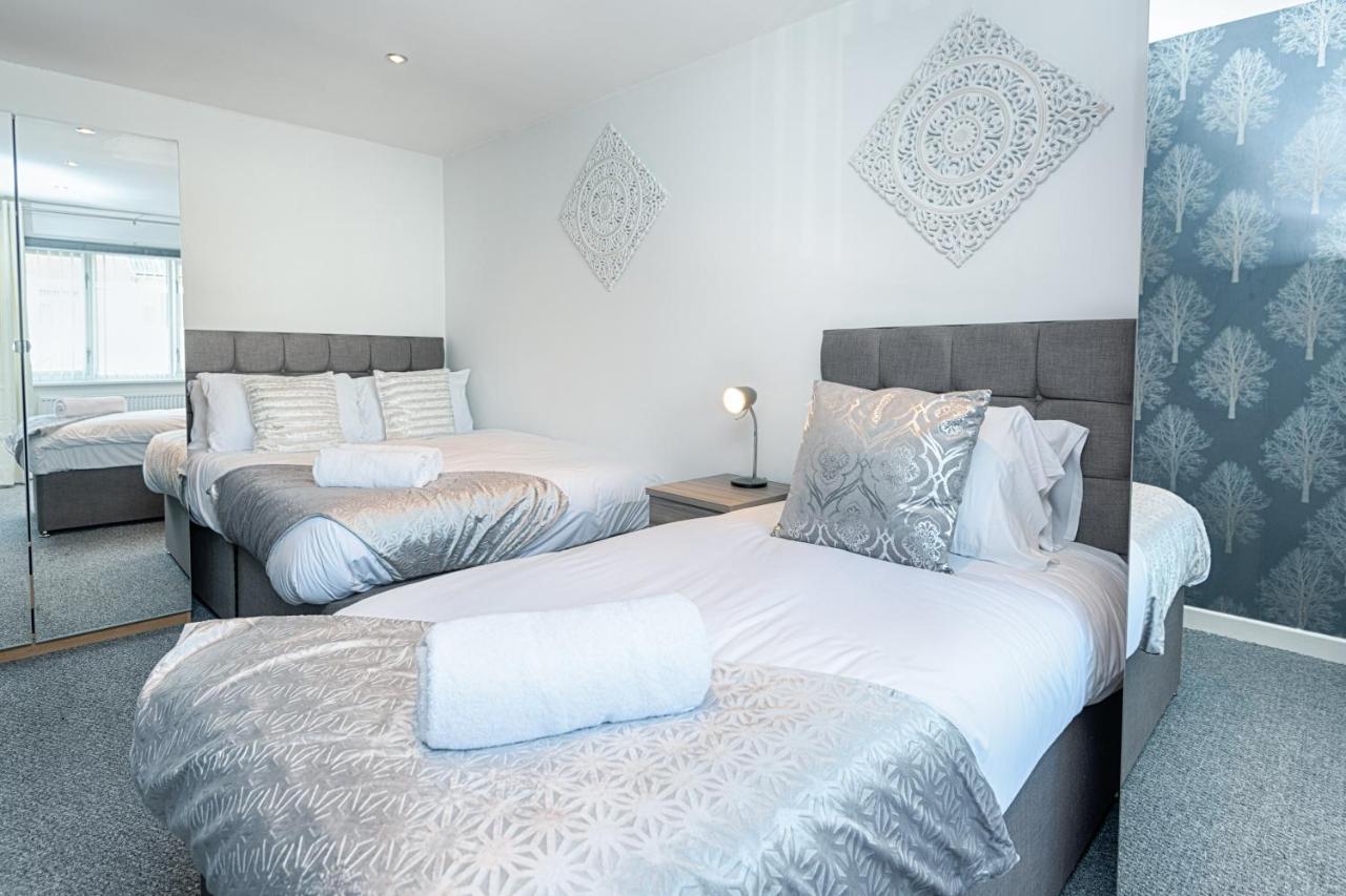 Parking, Garden, En-Suite & Tv'S In All Rooms, Large Living Space Swansea Exterior photo